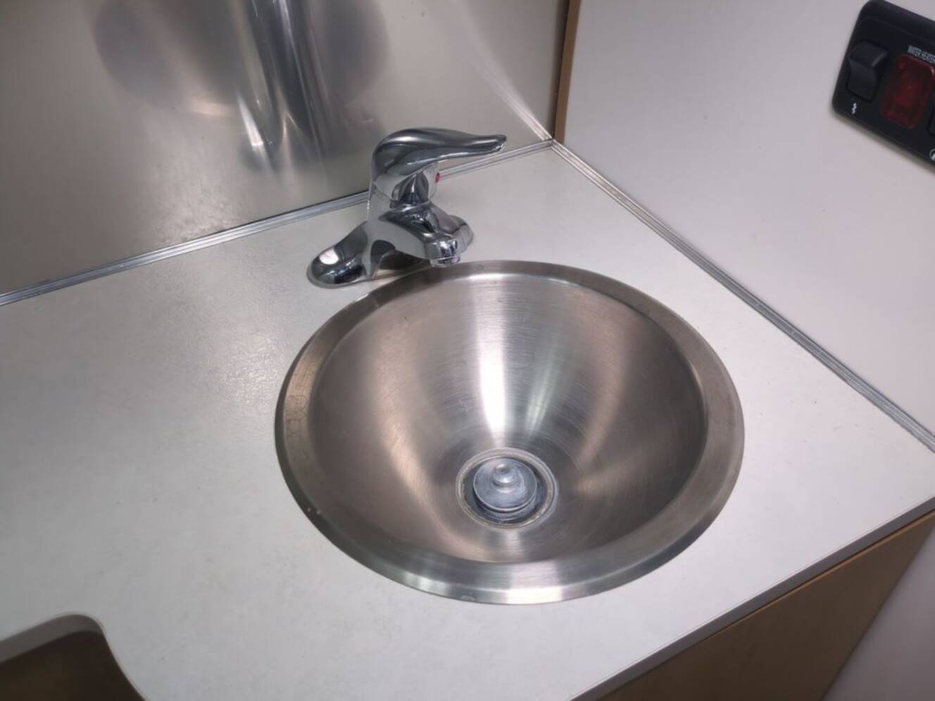 A photo of this 2016 Airstream Flying Cloud 27FB
