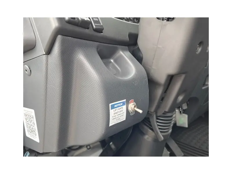 2024 Isuzu NPR HD Gas w/ 20ft Duramag Dry Freight Body