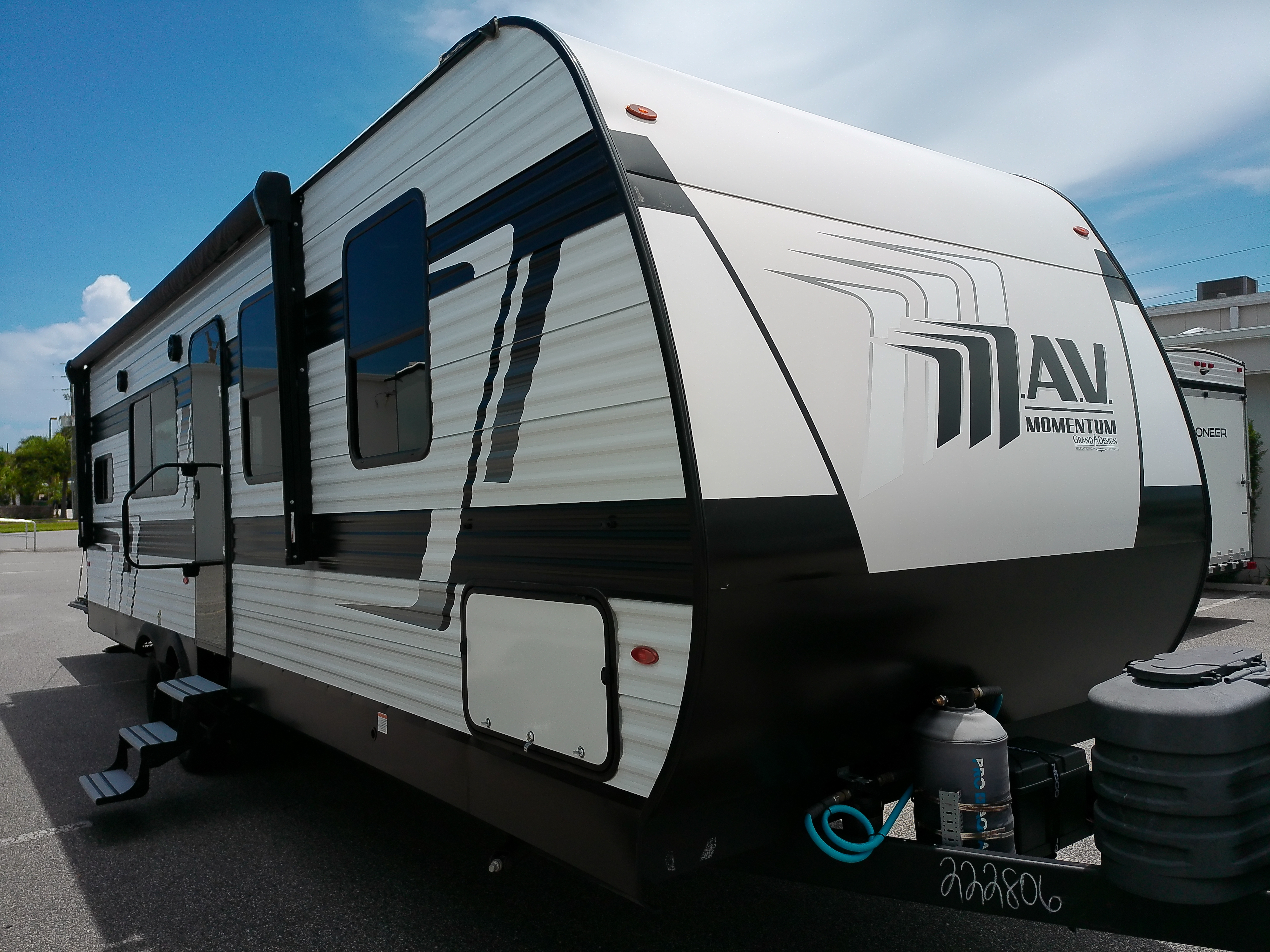2025 Grand Design Momentum MAV 27MAV Travel Trailer Toy Hauler RV