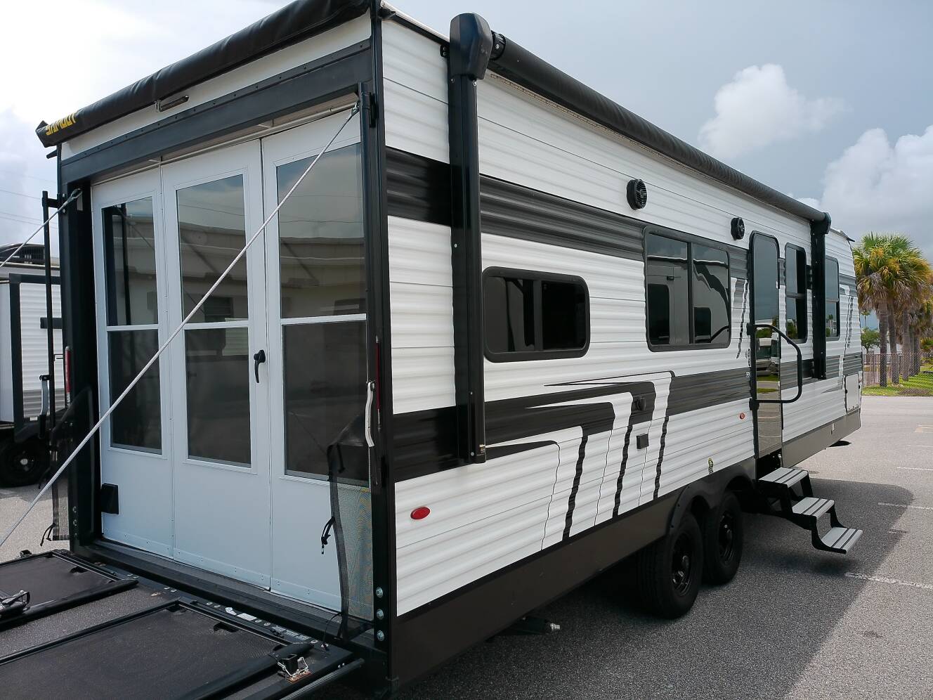 A photo of this 2025 Grand Design Momentum MAV 27MAV