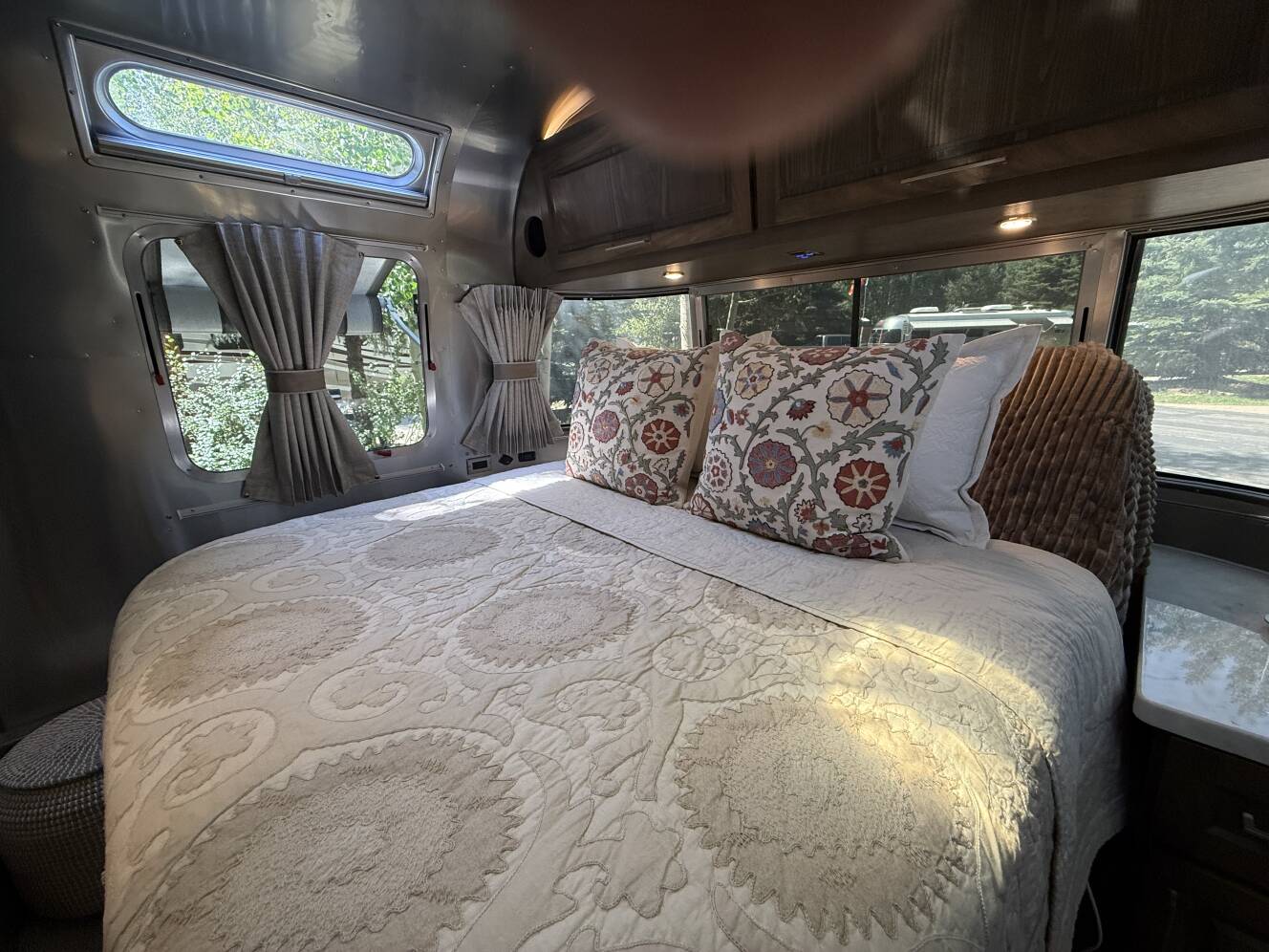 A photo of this 2025 Airstream CLASSIC 33RB