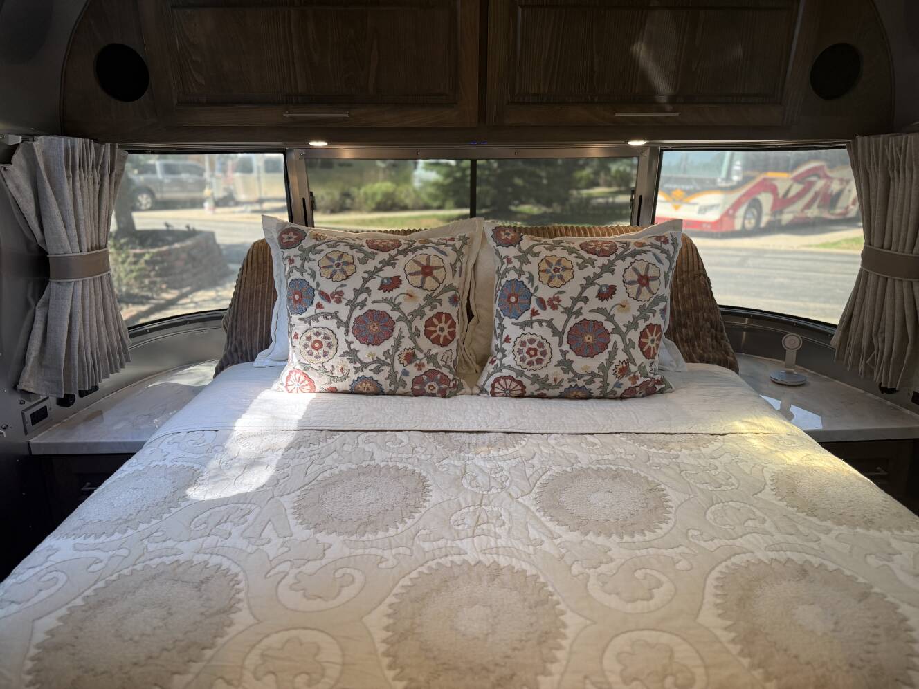 A photo of this 2025 Airstream CLASSIC 33RB