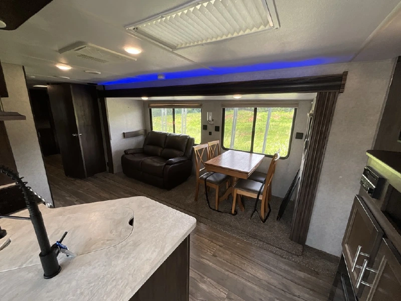 2019 FOREST RIVER CHEROKEE 304BS