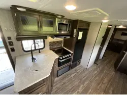 2019 FOREST RIVER CHEROKEE 304BS
