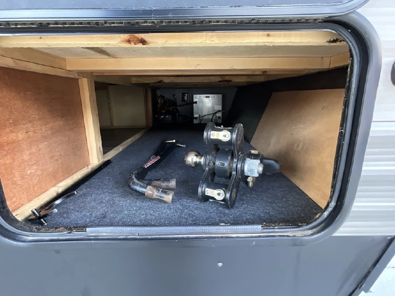 2019 FOREST RIVER CHEROKEE 304BS