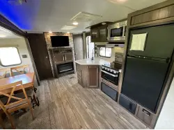 2019 FOREST RIVER CHEROKEE 304BS