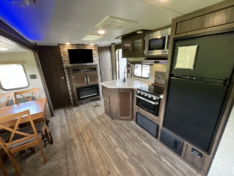 2019 FOREST RIVER CHEROKEE 304BS
