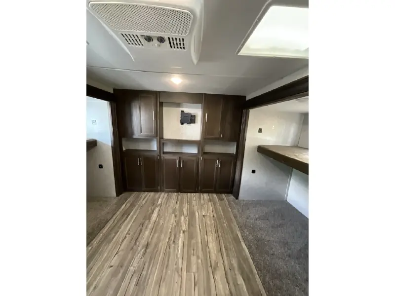 2019 FOREST RIVER CHEROKEE 304BS
