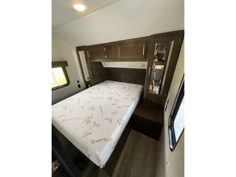 2019 FOREST RIVER CHEROKEE 304BS