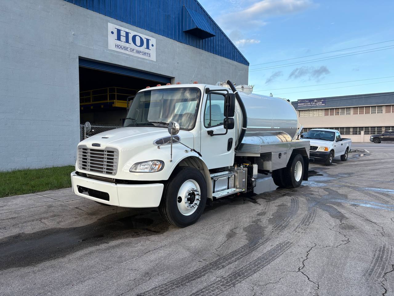 2017 FREIGHTLINER BUSINESS CLASS M2 106 in Miami, FL