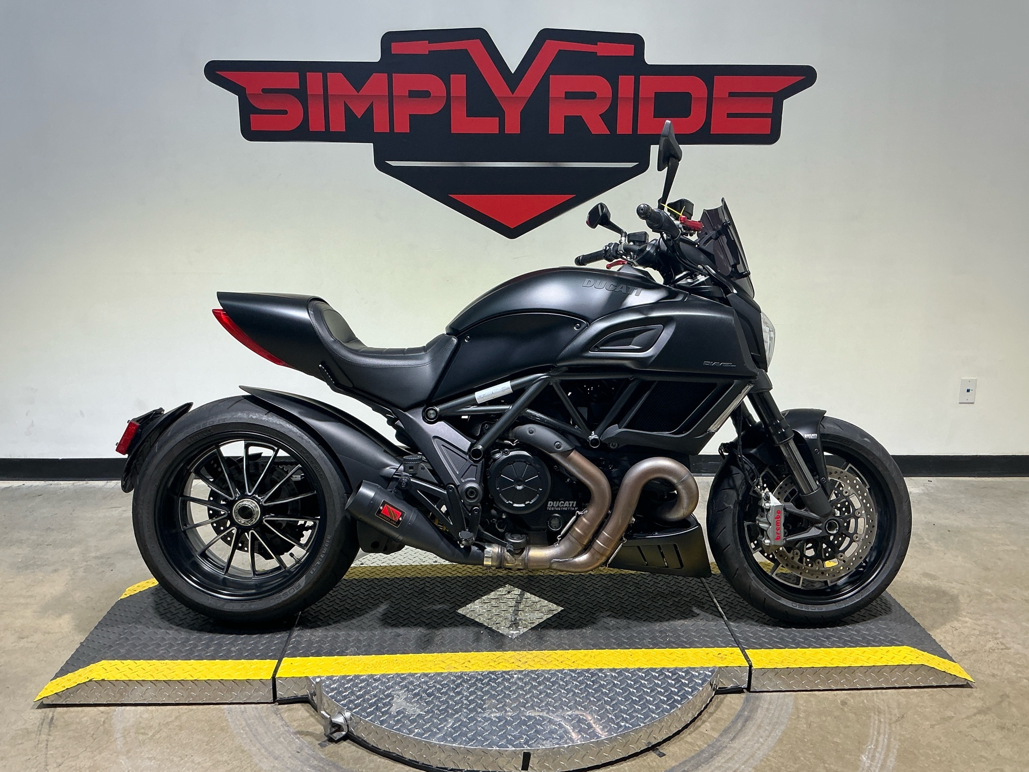 2015 Ducati Diavel BASE in Eden Prairie, MN