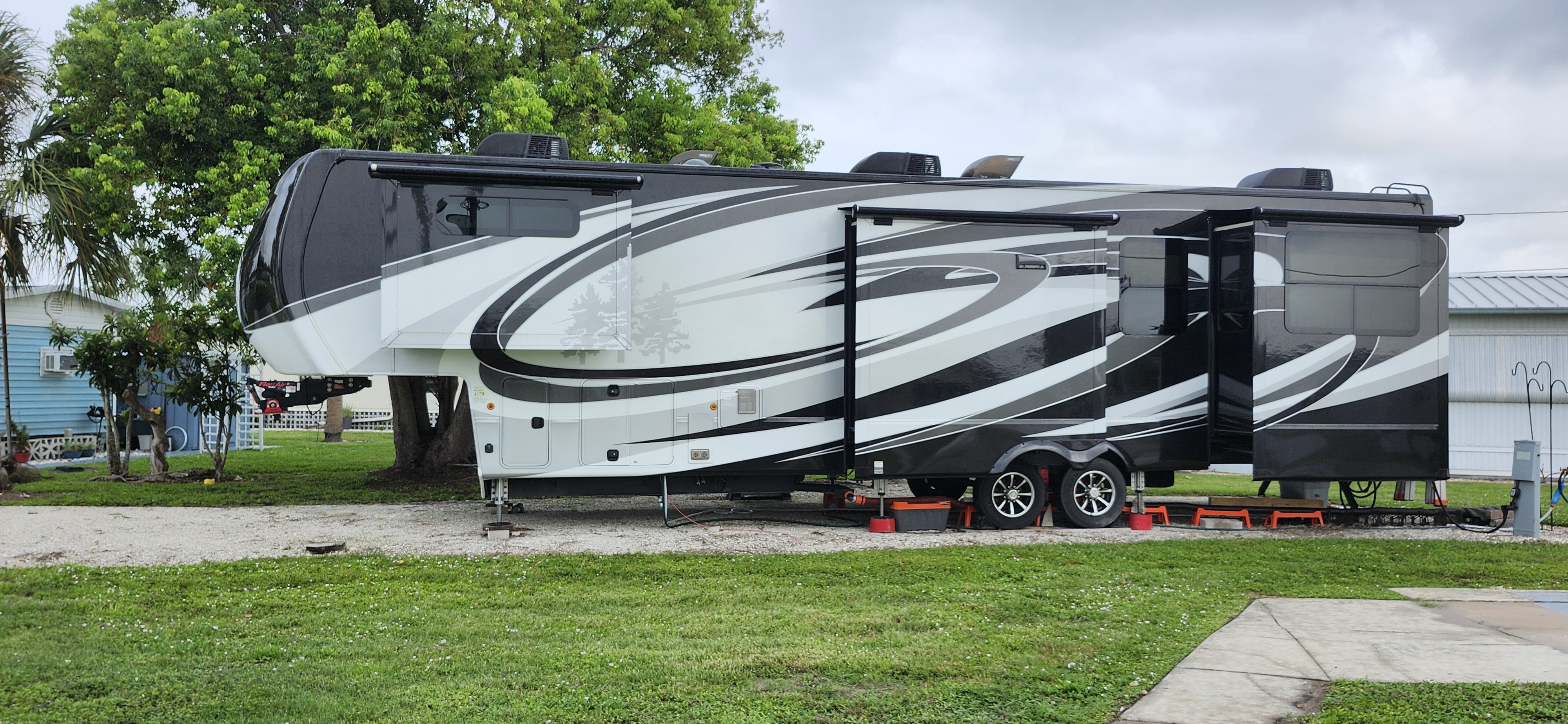 2018 Redwood REDWOOD 3991RD in palmetto FL