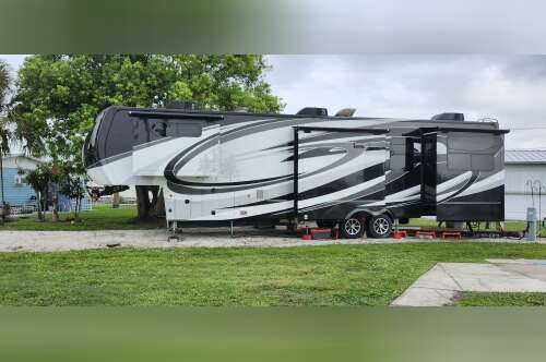 2018 Redwood REDWOOD 3991RD in palmetto FL