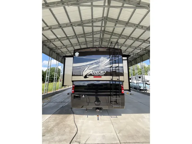 2011 TIFFIN MOTORHOMES 35QBA
