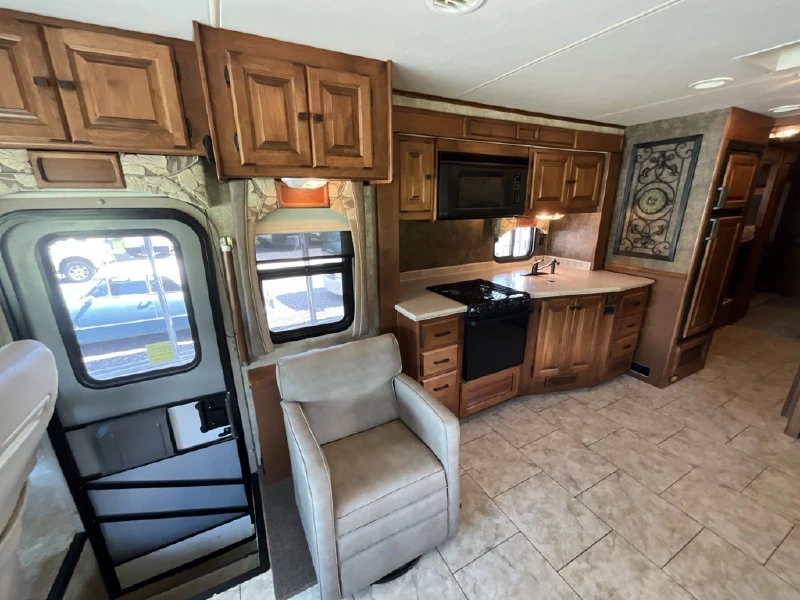 2011 TIFFIN MOTORHOMES 35QBA