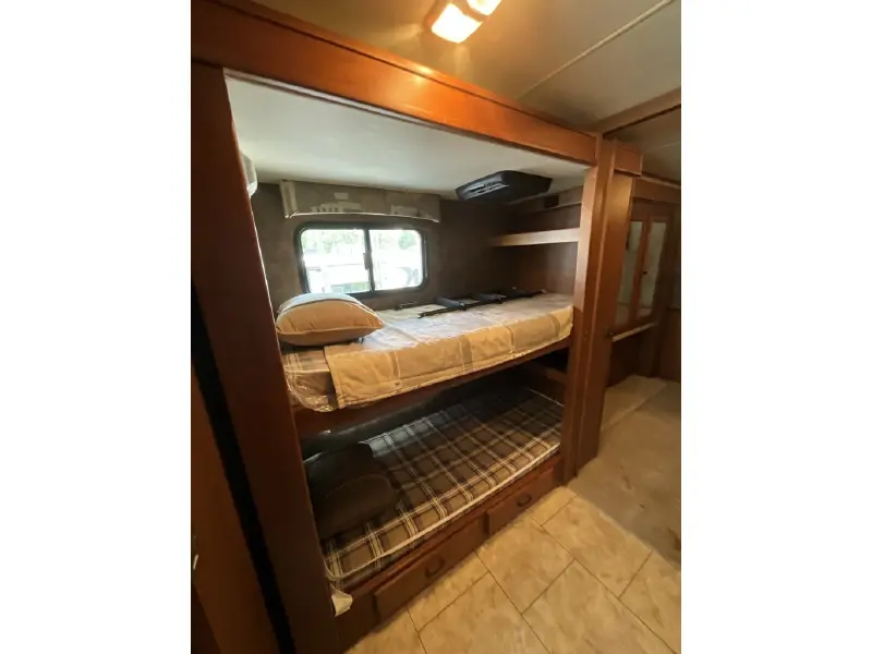 2011 TIFFIN MOTORHOMES 35QBA