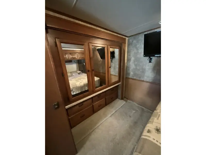 2011 TIFFIN MOTORHOMES 35QBA