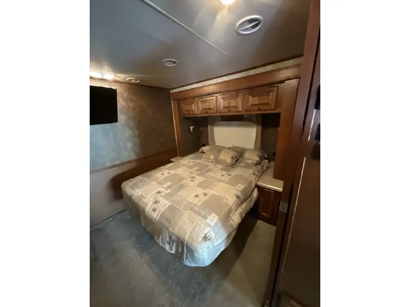 2011 TIFFIN MOTORHOMES 35QBA