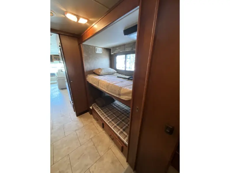 2011 TIFFIN MOTORHOMES 35QBA