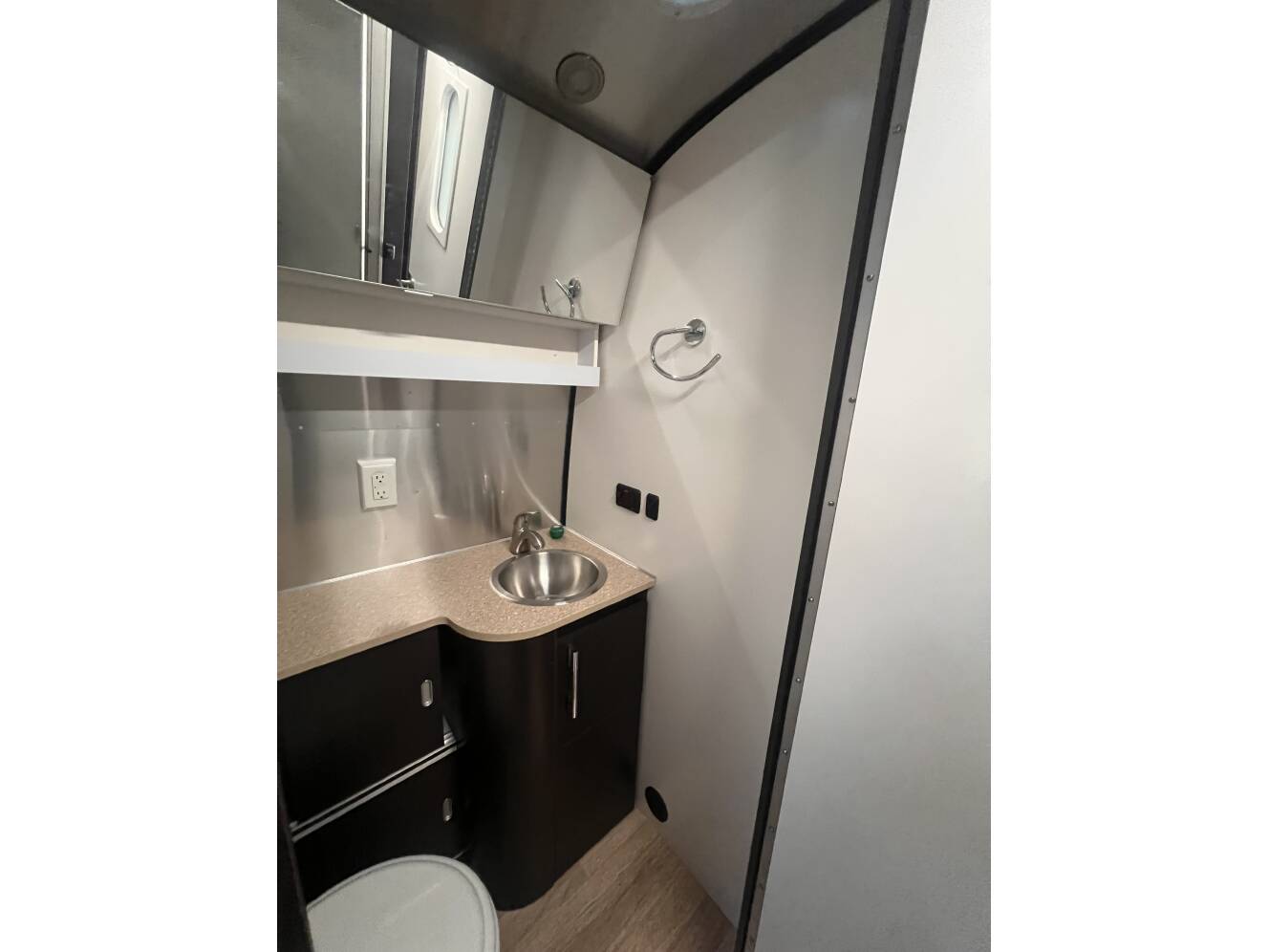 A photo of this 2012 Airstream INTERNATIONAL SIGNATURE 27FB