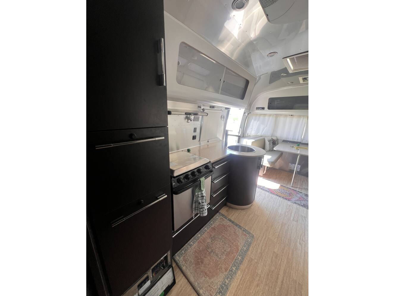 A photo of this 2012 Airstream INTERNATIONAL SIGNATURE 27FB