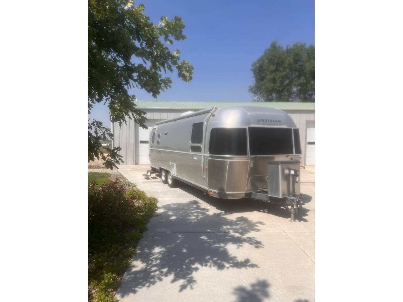 A photo of this 2012 Airstream INTERNATIONAL SIGNATURE 27FB