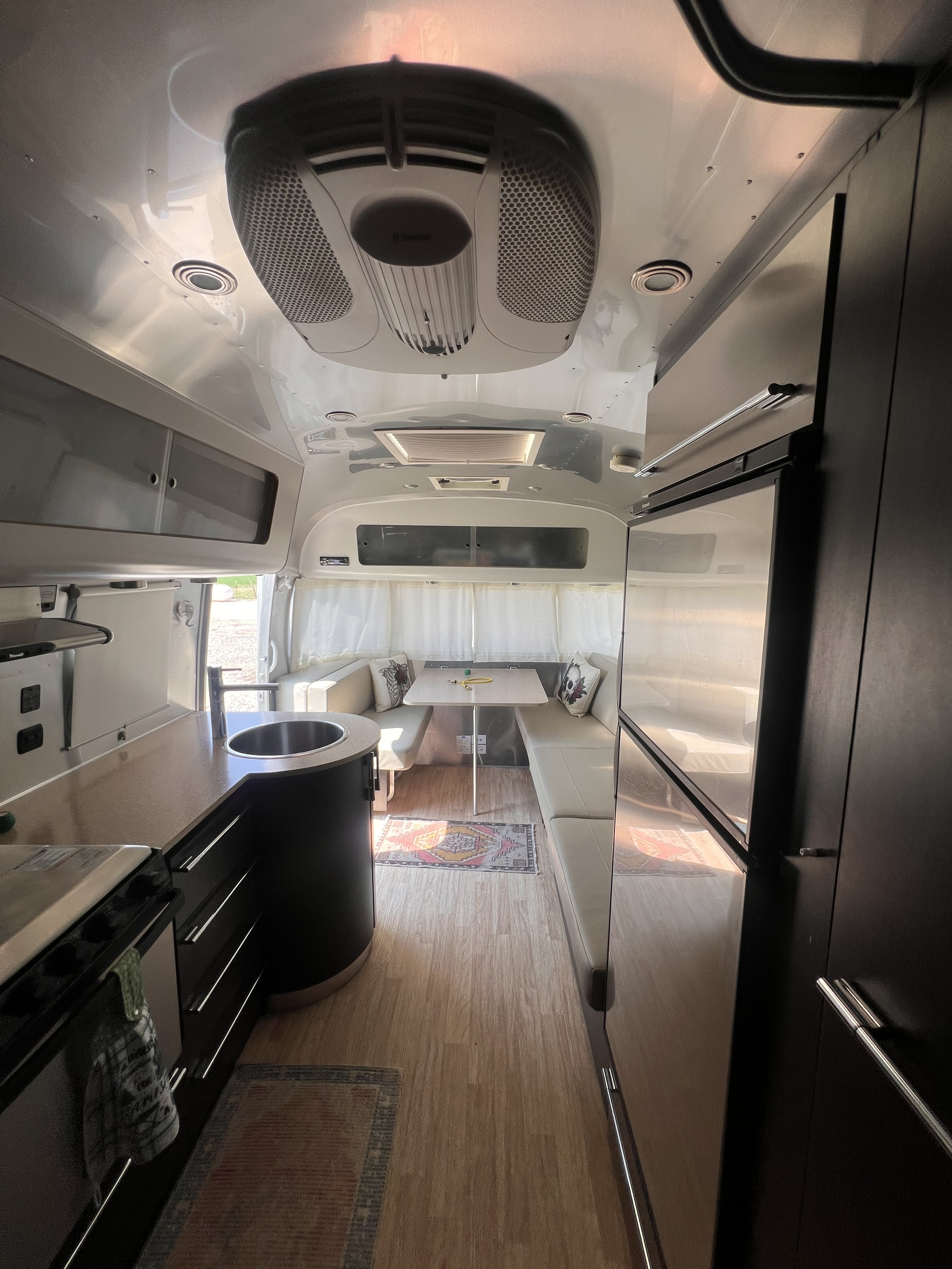 2012 Airstream INTERNATIONAL SIGNATURE 27FB RV