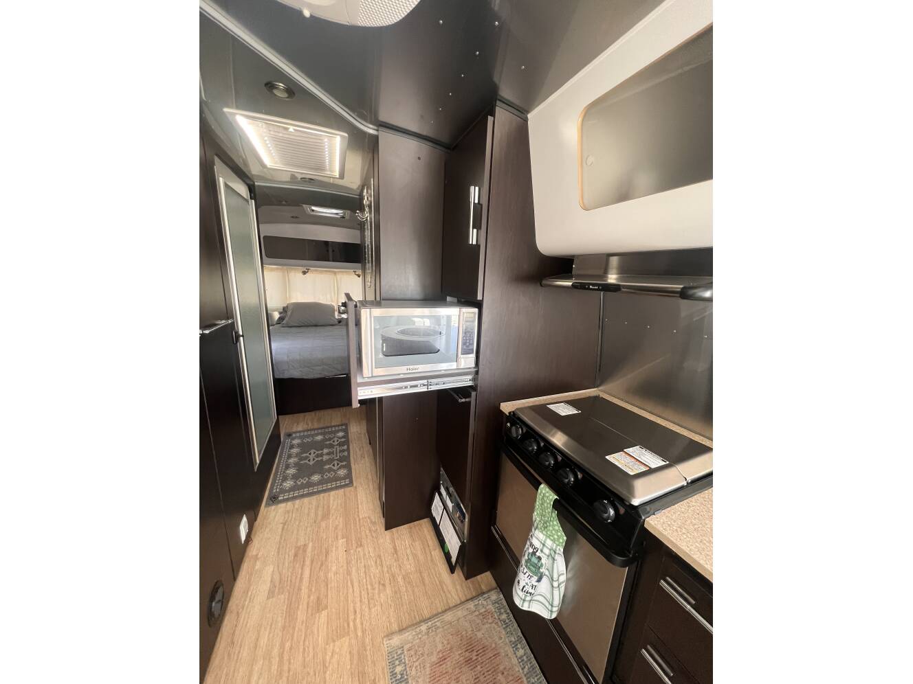A photo of this 2012 Airstream INTERNATIONAL SIGNATURE 27FB