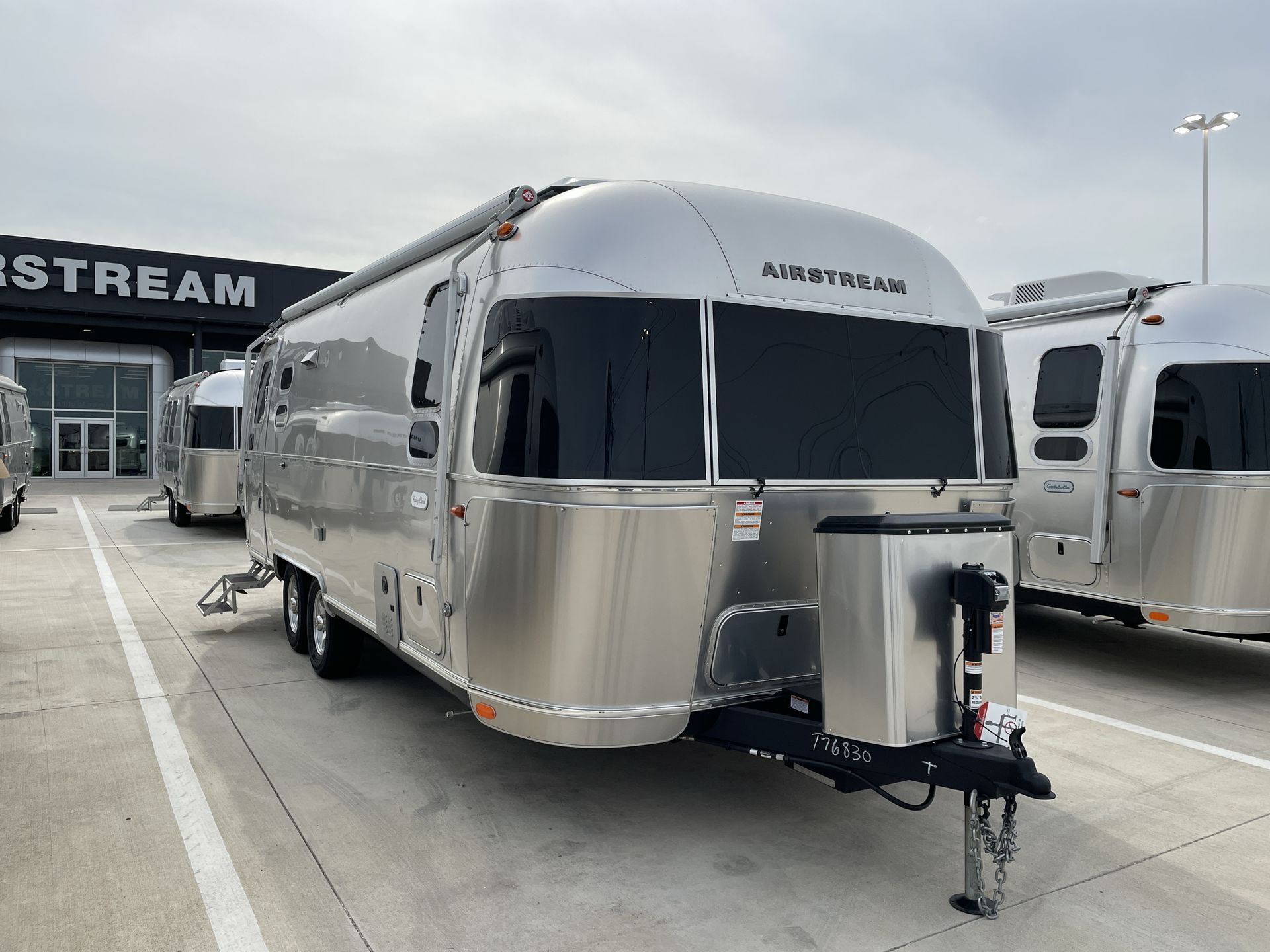 2024 Airstream Flying Cloud 25FBT in buda TX