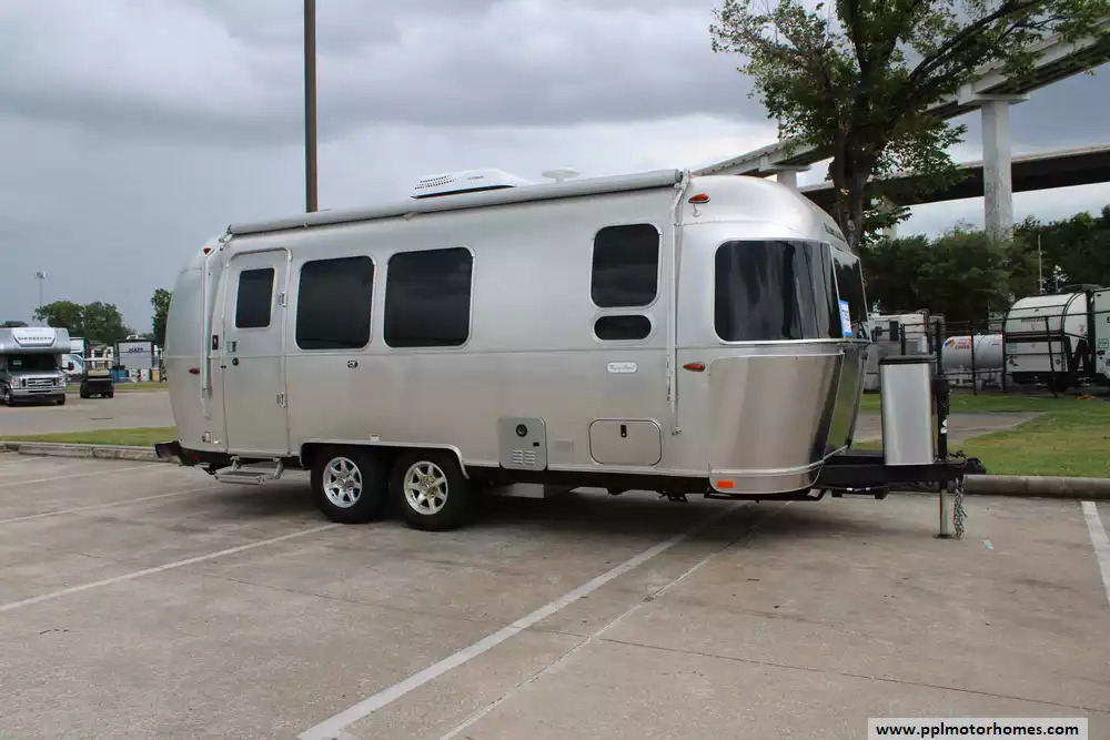 2022 Airstream Flying Cloud 23FB QUEEN in houston TX