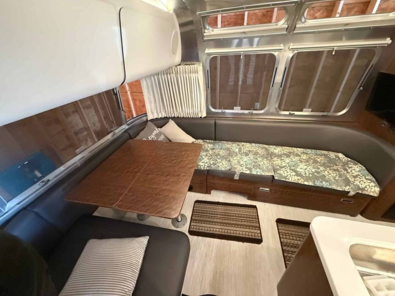 A photo of this 2022 Airstream Globetrotter 27FB