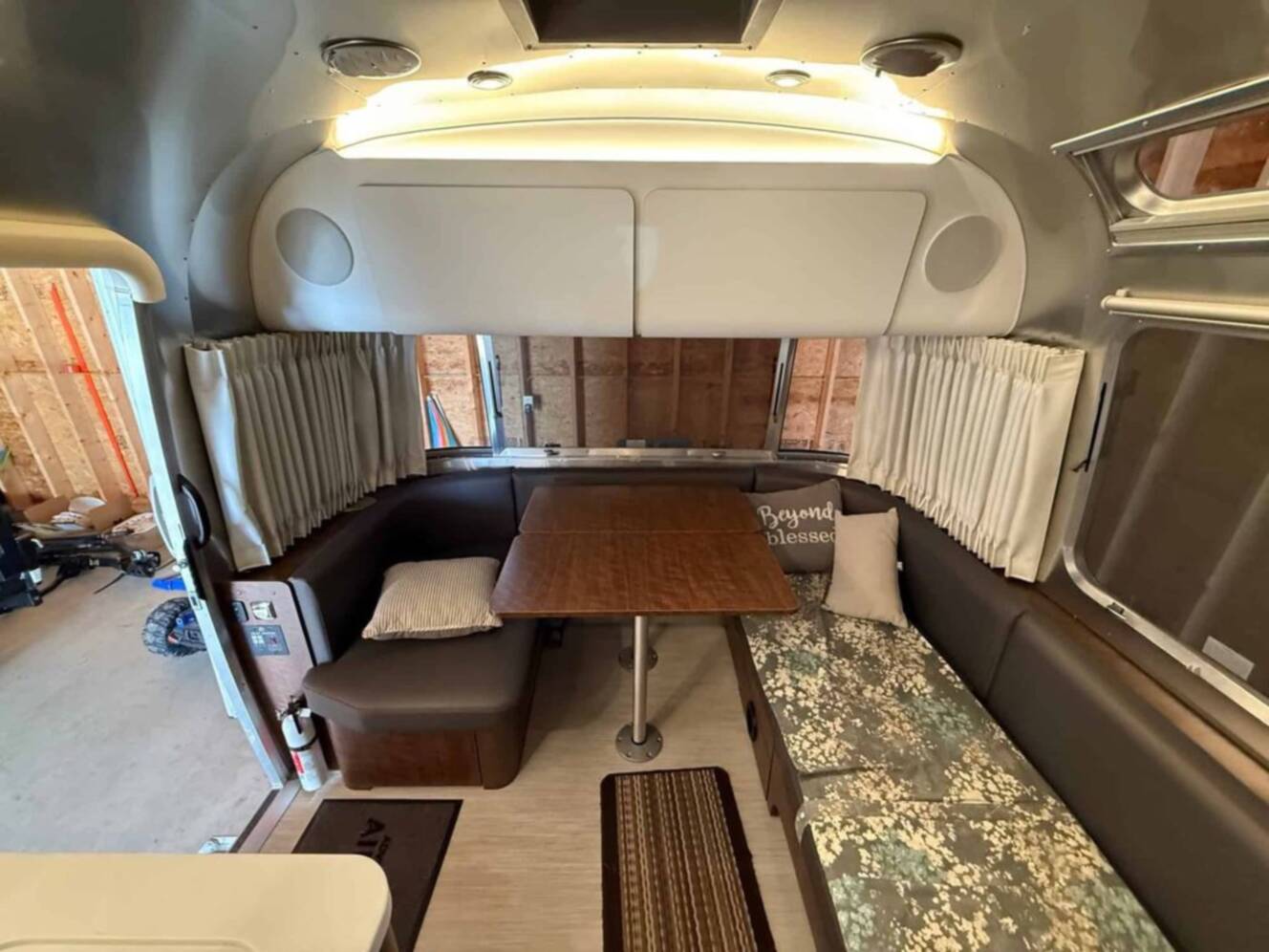 A photo of this 2022 Airstream Globetrotter 27FB