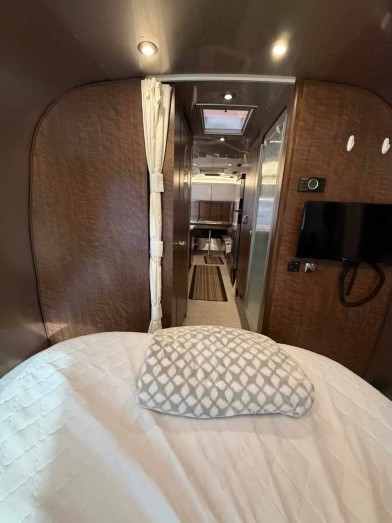 A photo of this 2022 Airstream Globetrotter 27FB