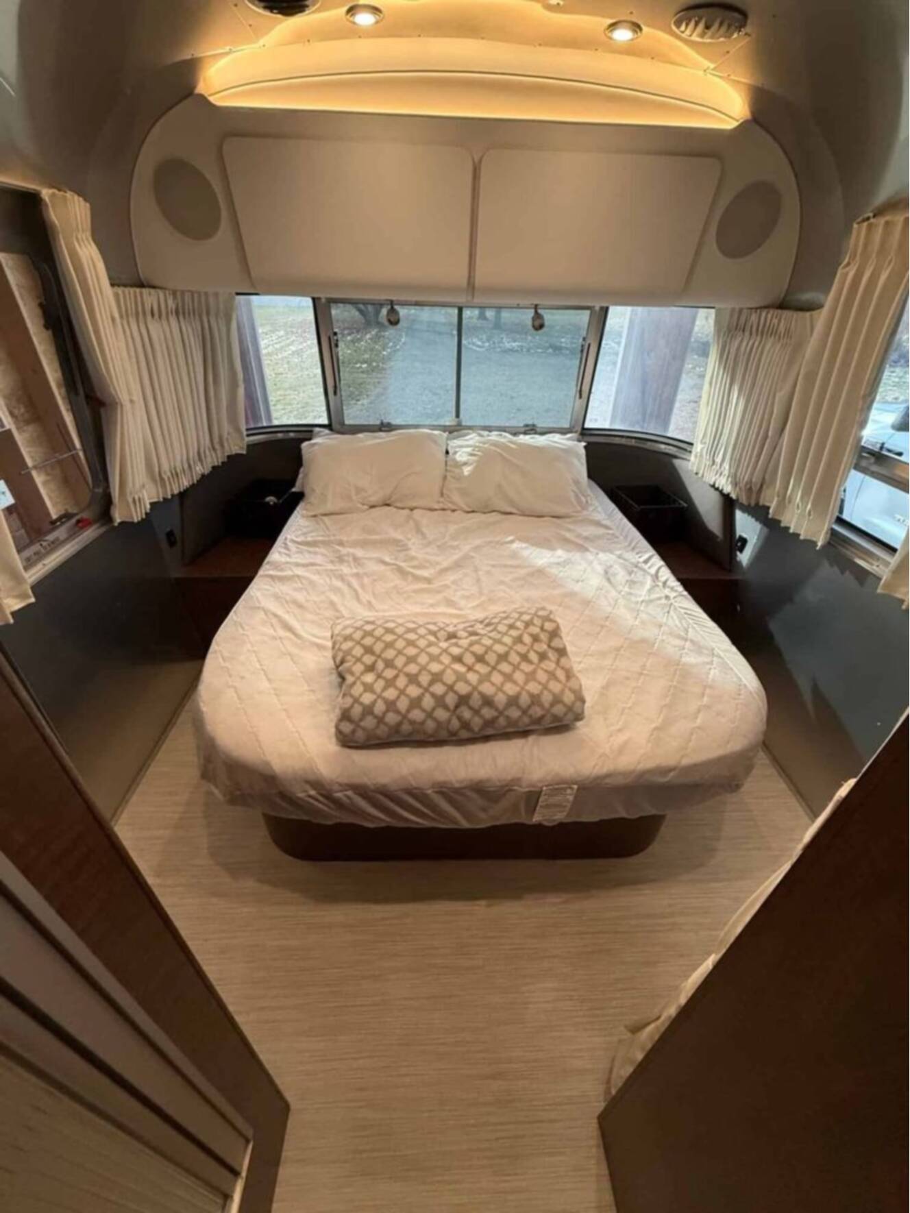 A photo of this 2022 Airstream Globetrotter 27FB