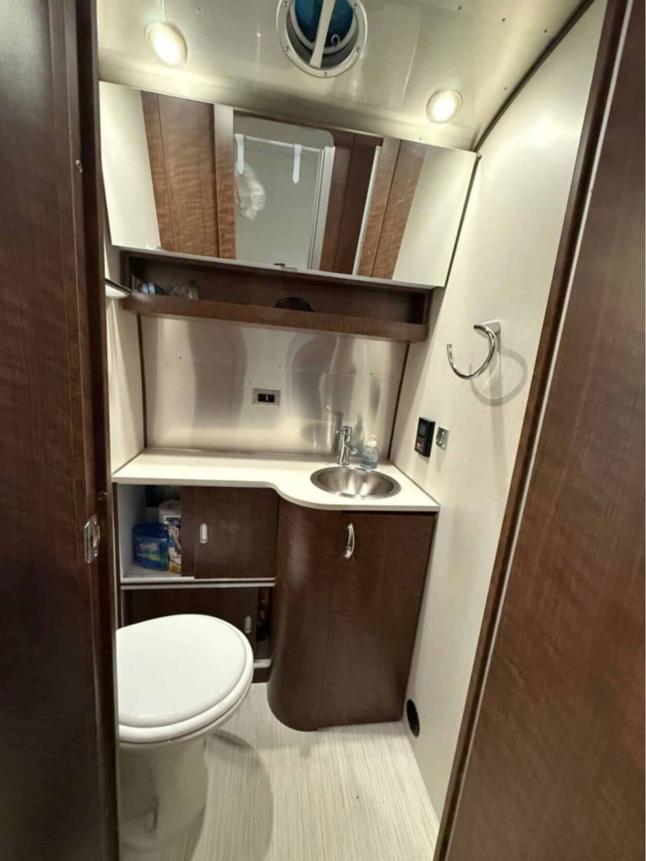 A photo of this 2022 Airstream Globetrotter 27FB