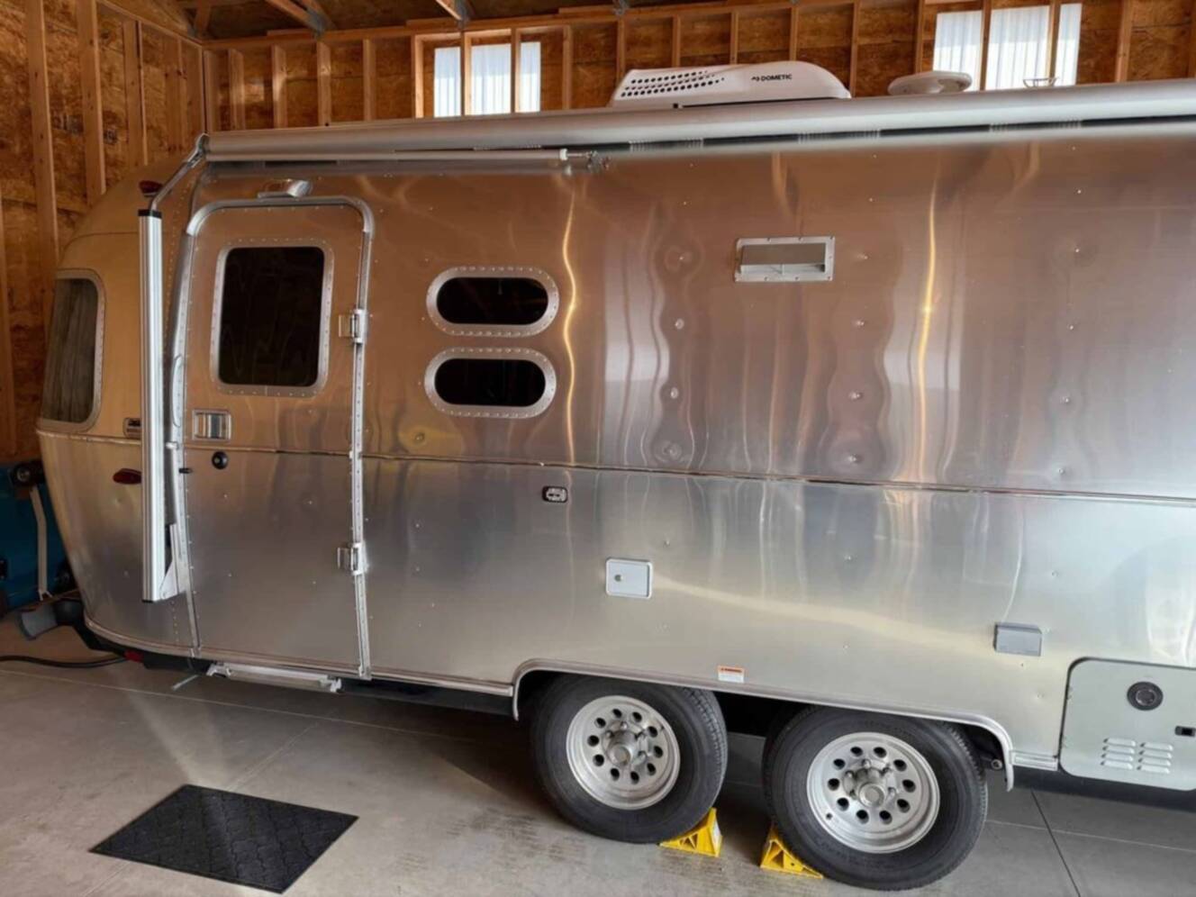 A photo of this 2022 Airstream Globetrotter 27FB