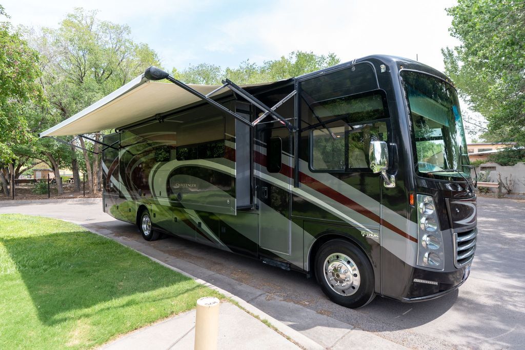 2018 Thor Motor Coach Challenger 37YT in albuquerque NM