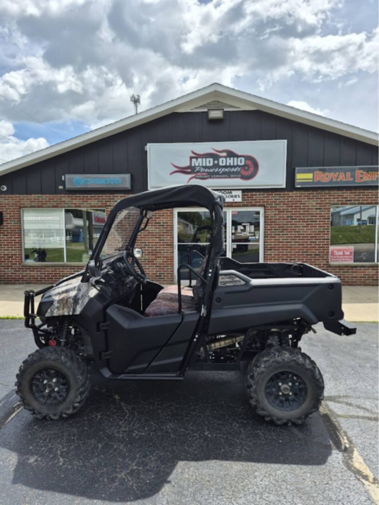 A photo of this 2025 Honda PIONEER 700 FOREST Deluxe