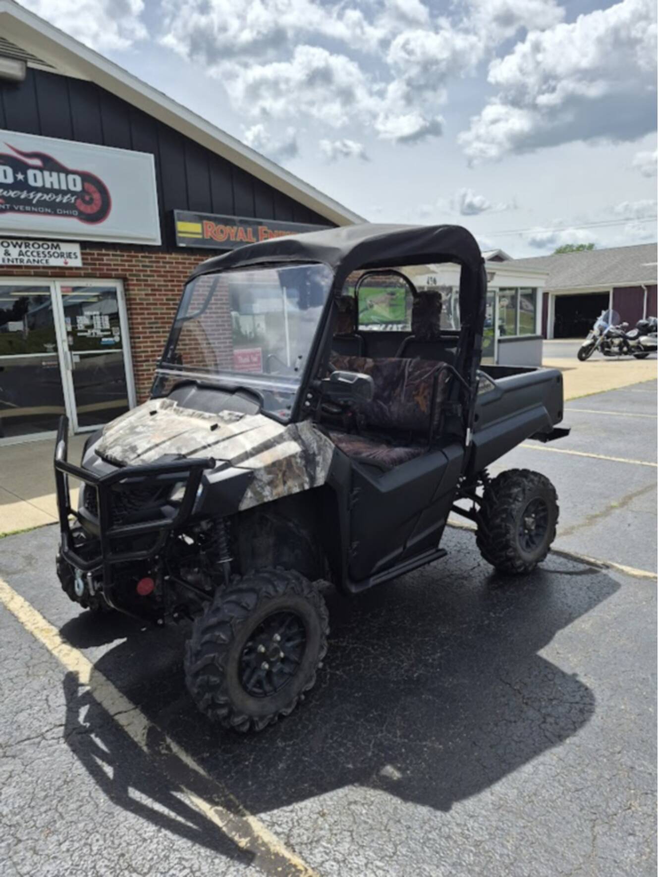 A photo of this 2025 Honda PIONEER 700 FOREST Deluxe