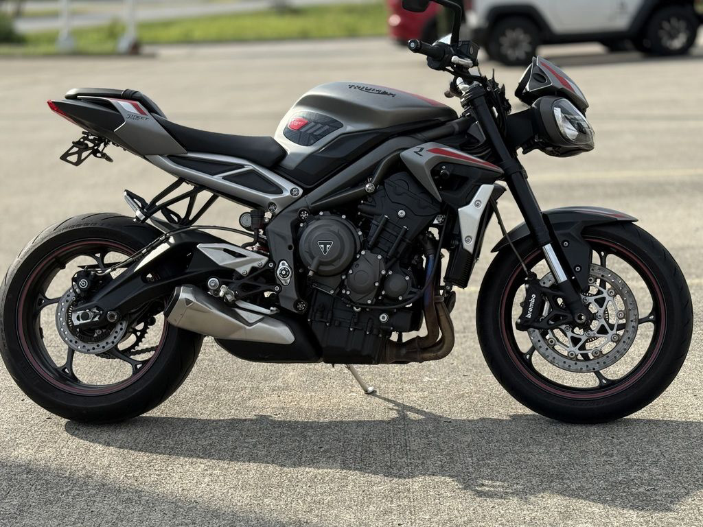 2022 Triumph Street Triple R Low Matte Silver Ice R LOW in Huntsville, AL