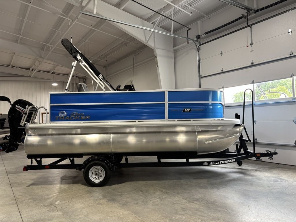 2027 Sun Tracker Party Barge® 16 DLX 22 RF XP3 in morganton NC