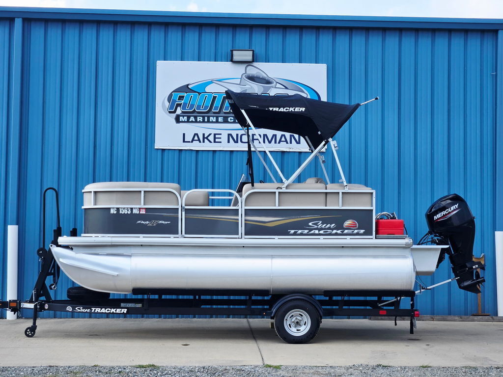 2025 Sun Tracker Party Barge® 16 DLX 22 RF XP3 in mooresville NC