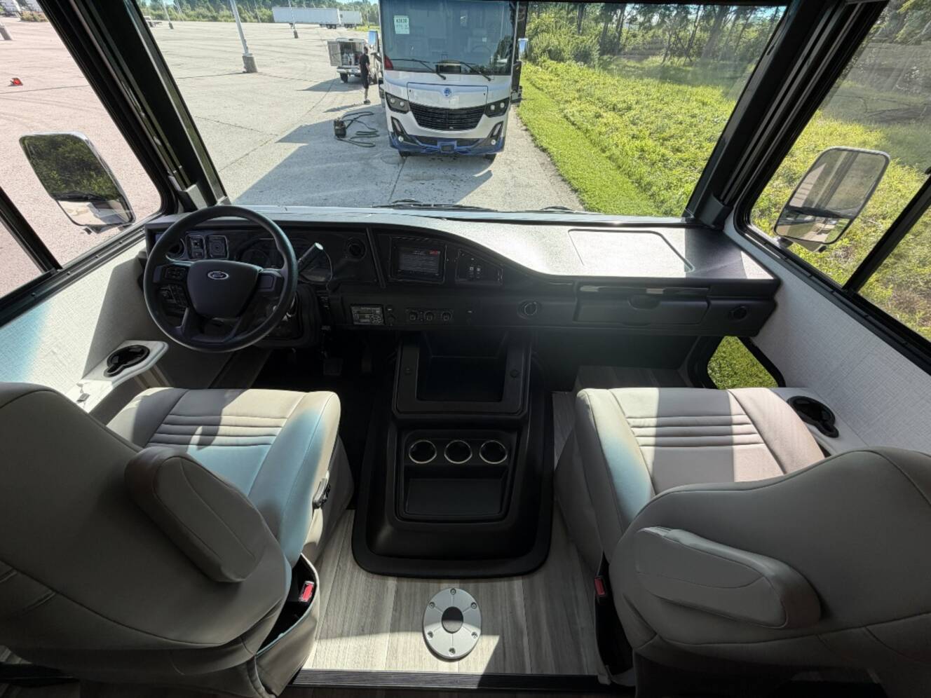 A photo of this 2027 Holiday Rambler Admiral 28A
