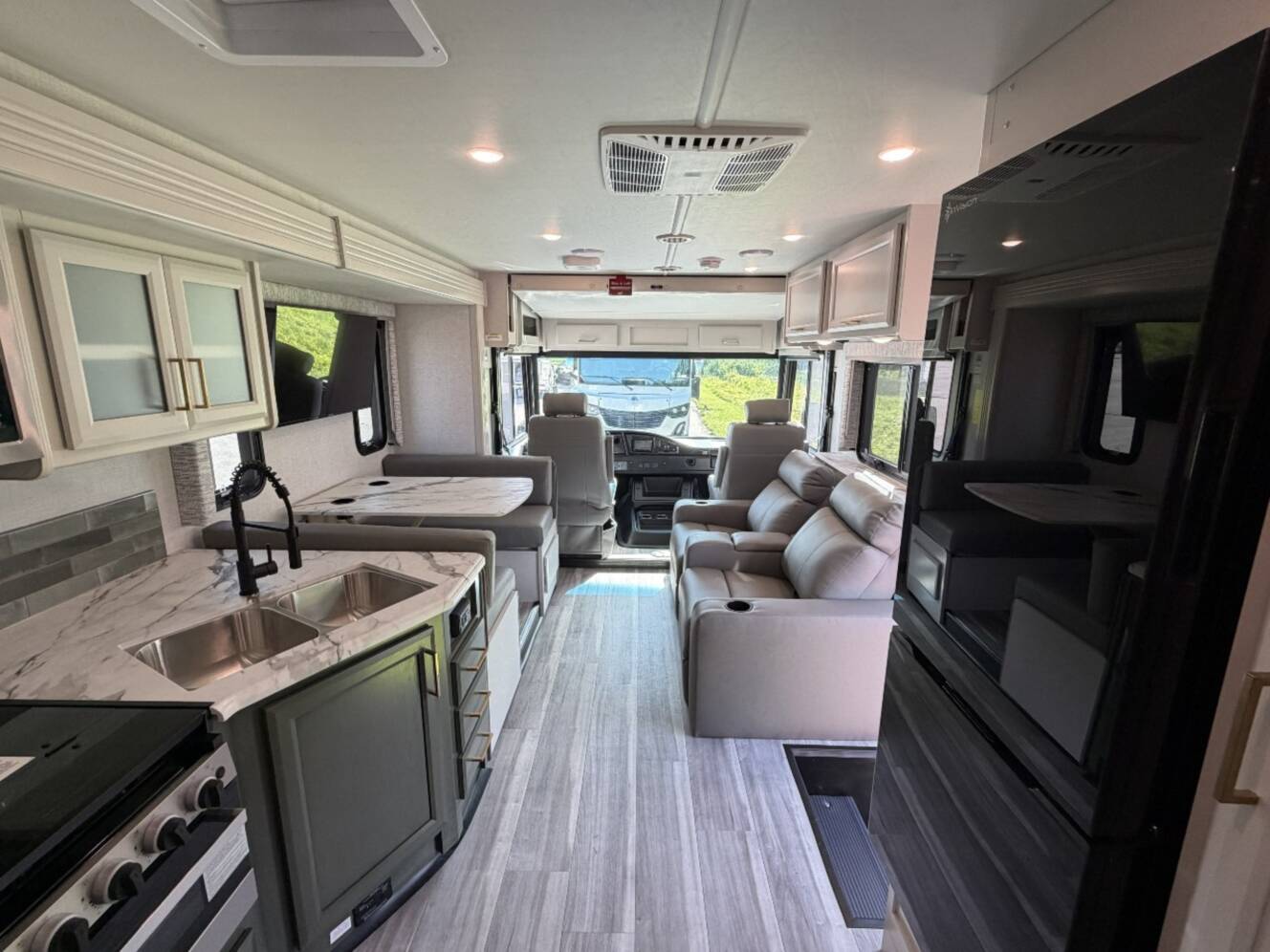 A photo of this 2027 Holiday Rambler Admiral 28A