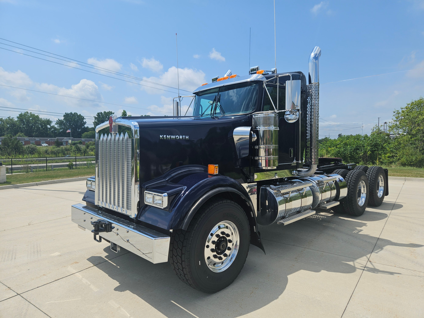 2027 KENWORTH W900L in Van Buren Township, MI