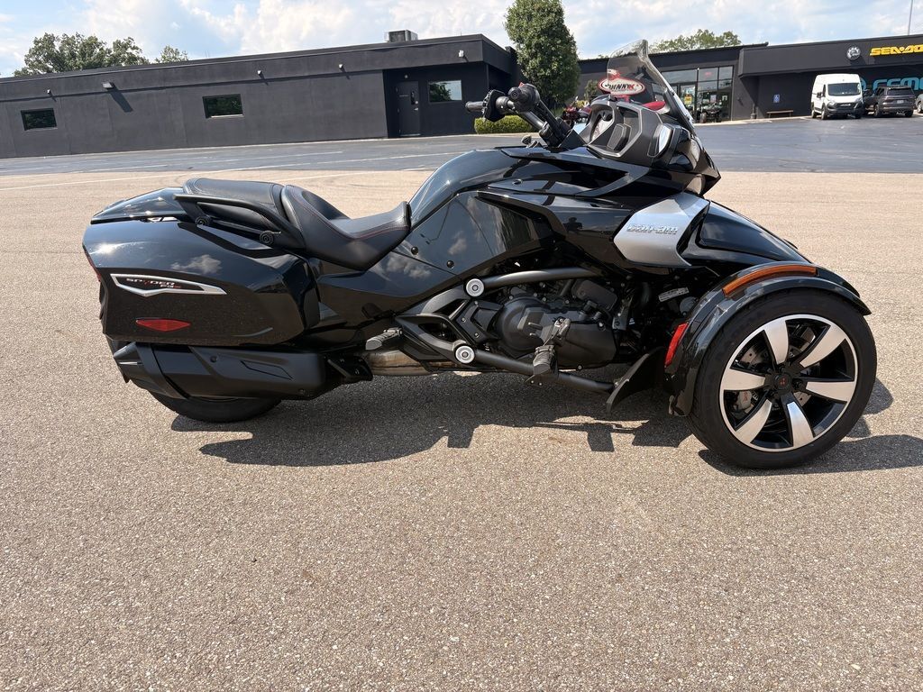 2016 Can-Am Spyder® F3-T 6-Speed Semi-Automatic (SE6) F3-T SE6 in Niles, OH