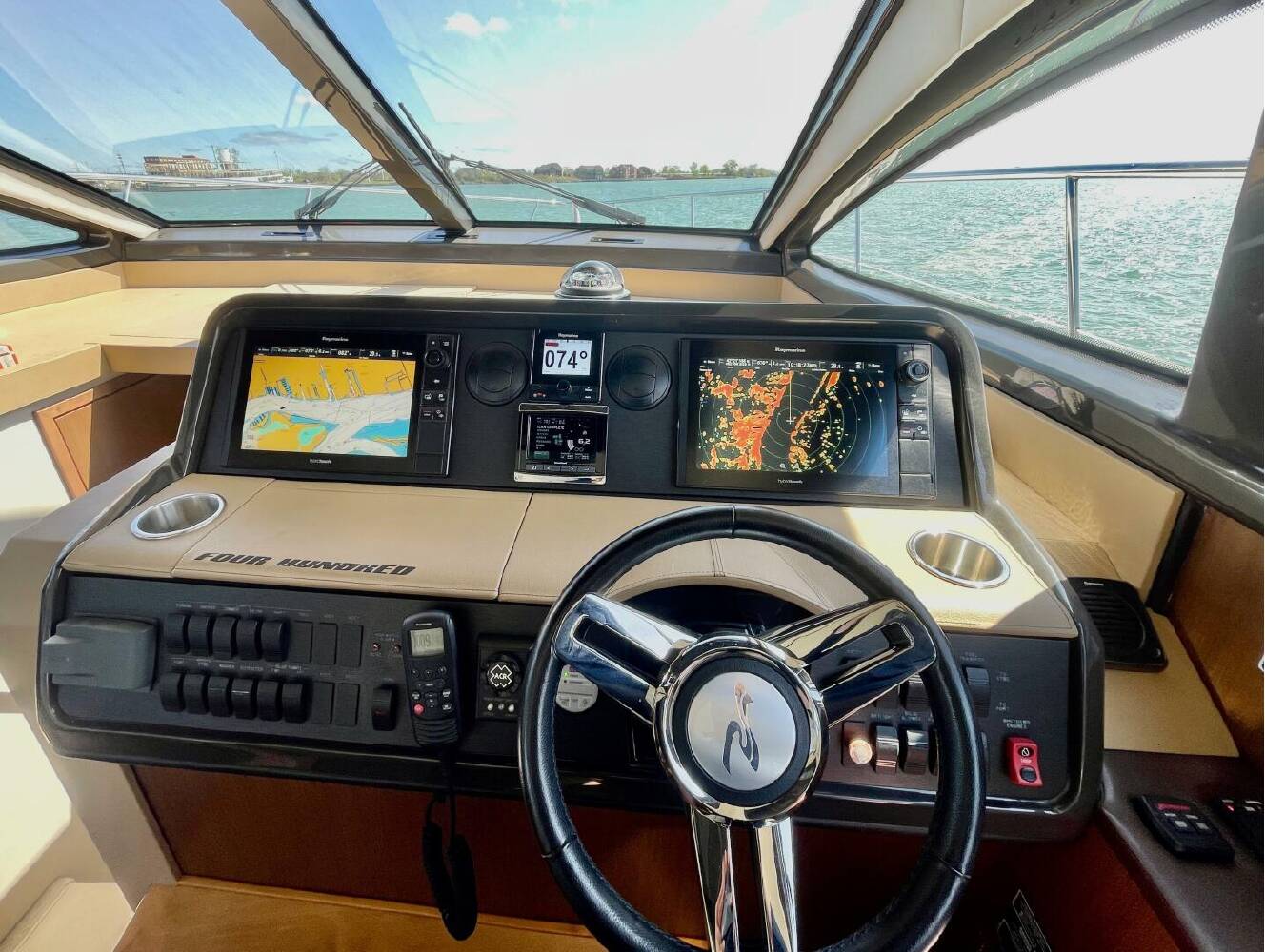 A photo of this 2017 Sea Ray 400 Sundancer