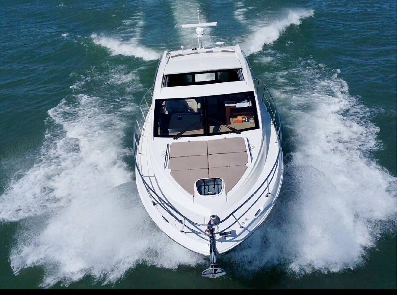 A photo of this 2017 Sea Ray 400 Sundancer