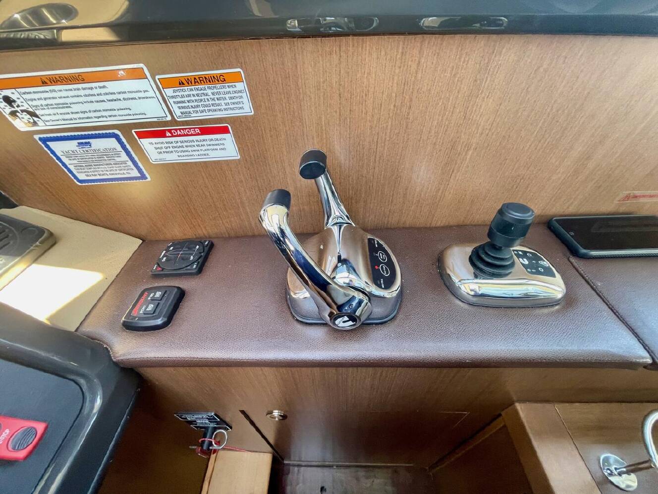 A photo of this 2017 Sea Ray 400 Sundancer