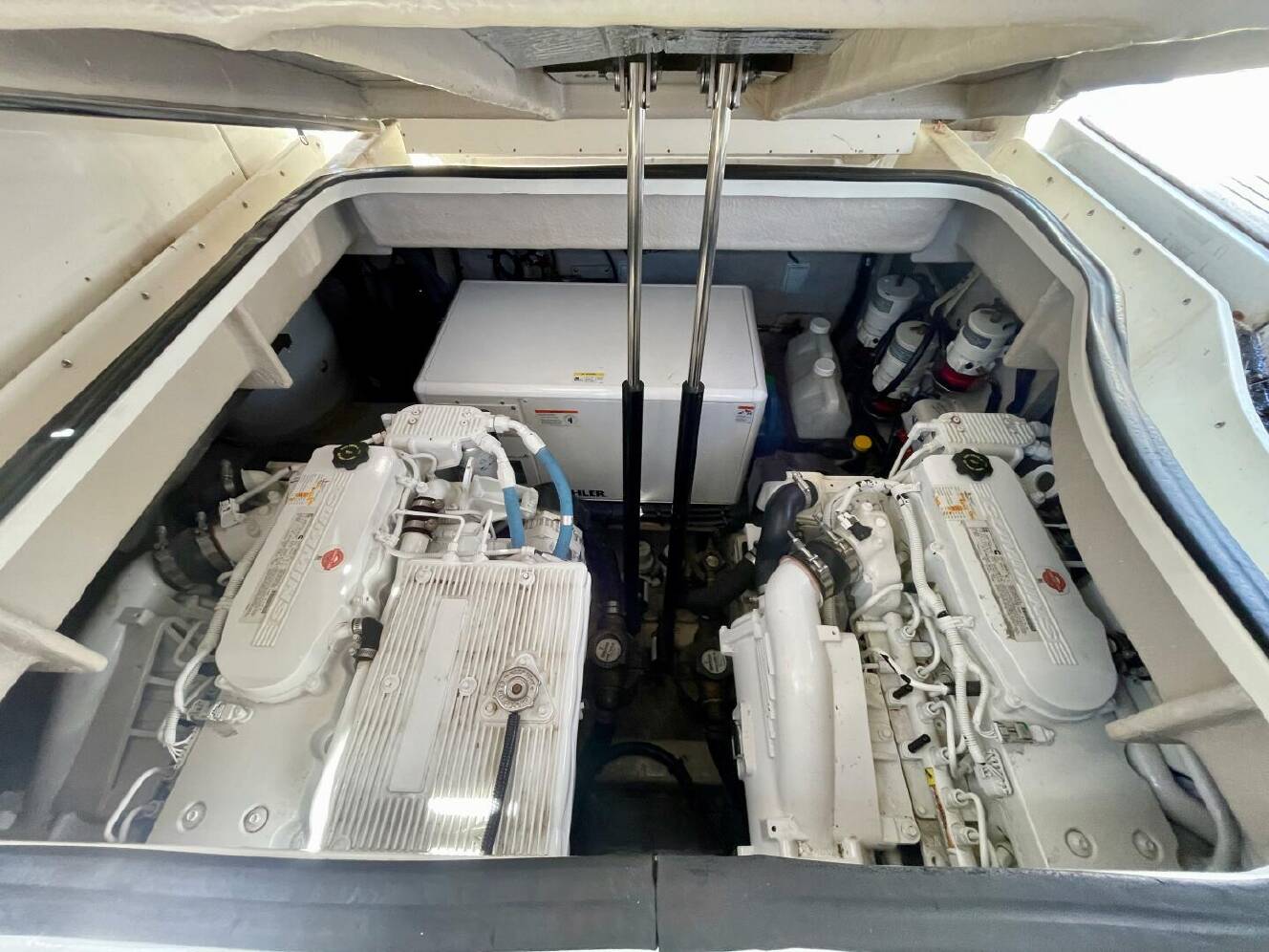 A photo of this 2017 Sea Ray 400 Sundancer
